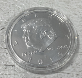 (1) 2018 Trump Silver Dollar Unkown Metal