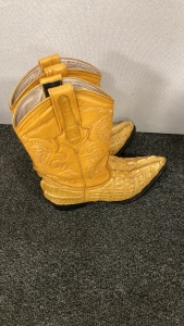 &ldquo;Linea De Oro&rdquo; Boots