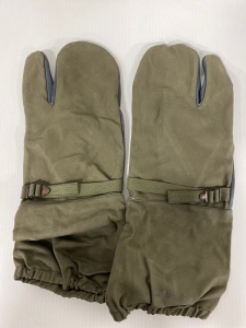German Shooter&rsquo;s Mittens With Trigger Finger