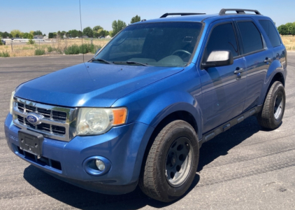 2010 FORD ESCAPE - CLEAN - AWD !