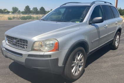 2005 VOLVO XC90 - AWD!