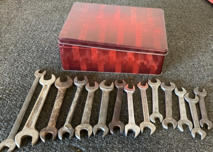 Complete set of vintage Wrench