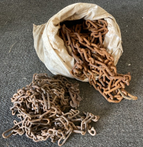Bag With Tow Chains