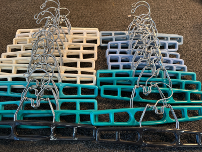 (23) Pant Hangers
