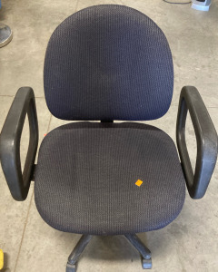 Black Cushioned Office Chair