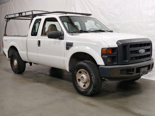 2008 Ford F250 - 4x4 W/ Ladder Rack!