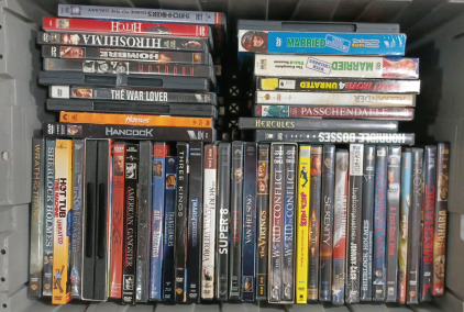 (1) DVD Movies w/ Tote