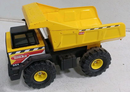 (1) Tonka Truck Metal w/ Plastic Wheels