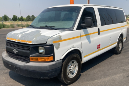 2012 CHEVROLET EXPRESS 2500 - HOLDS 12 PASSENGERS - DROVE WELL