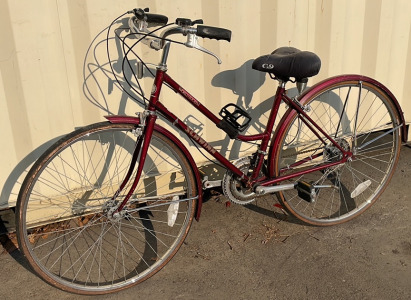 26&rdquo; World Tourist Schwinn (Red) Bike