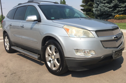 2011 CHEVY TRAVERSE - 3RD ROW SEATING!
