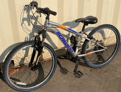 24&rdquo; High Omber Schwinn (Silver/Blue) Bike