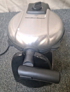 Hamilton Beach Cast Iron Waffle Maker..BB2