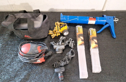 (1) Skil Octo Palm Sander W/Bag & More