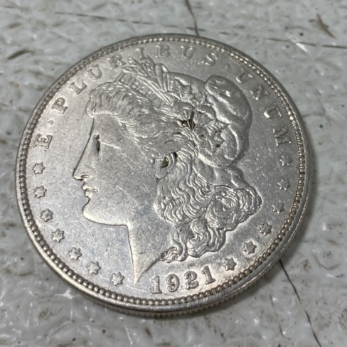 (1) 1921 90% Silver Morgan Dollar