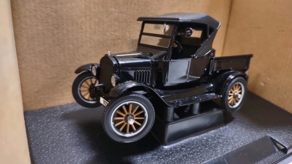 Model Antique Replica Car