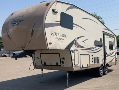 2015 FOREST RIVER ROCKWOOD FIFTH WHEEL