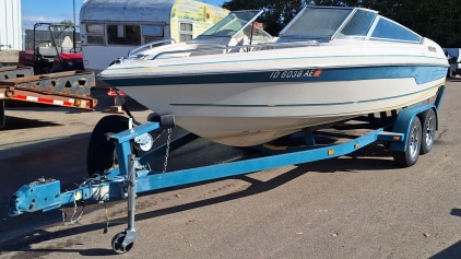 1995 REINELL BOAT AND TRAILER