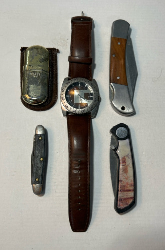 Men&rsquo;s Trinkets: Watch, Pocket Knives & Lighter