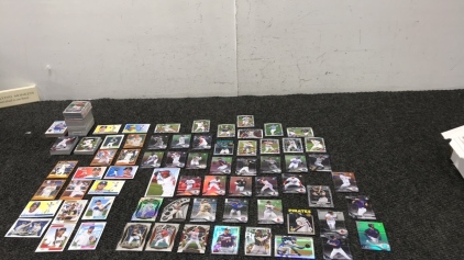 Small full sleeve of MLB cards