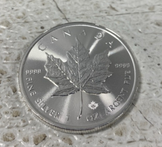 (1) Canada 9999 Fine Silver $5 1oz Silver Coin