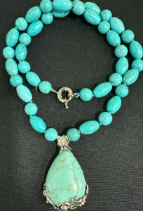 Turquoise Bead Necklace w/ Teardrop Pendant In Floral Setting