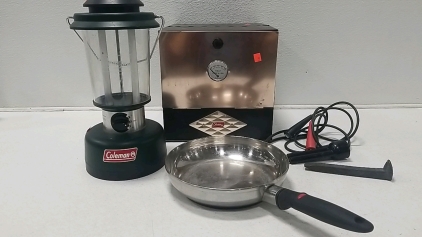 Coleman outdoor Oven, and Lantern w/ Metal Pan and Light with +, -, ends