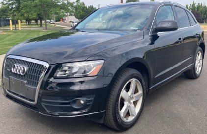 2012 AUDI Q5 - AWD!