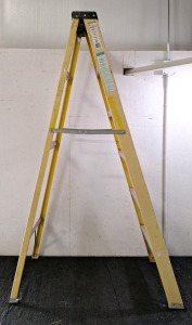 (1) Keller, 6 Foot Fiberglass Ladder