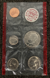 (6) Coins: 1971 Quarter, 1971 Half Dollar, 1971 Nickel, 1971 Dime, 1971 Penny, And An Uncirculated Bureau Of The Mint