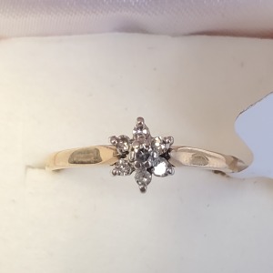$1800 14K Diamond (0.07ct) Ring ( SIZE 7 )