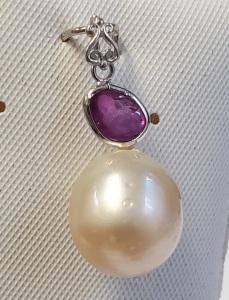 $800 14K Ruby And Pearl Pendant