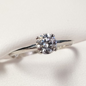 $950 10K Moissanite(0.5ct) Ring ( SIZE 7 )