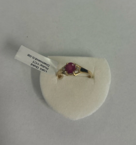10K Gold Ruby ( 1CT) Ring ( Size 7.5 )