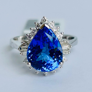 $12,858 Value, 18K Gold Tanzanite & Diamond Ring