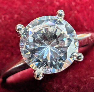 $1800 14K 2G 1.8Ct Moissanite Ring ( SIZE 5.5 )