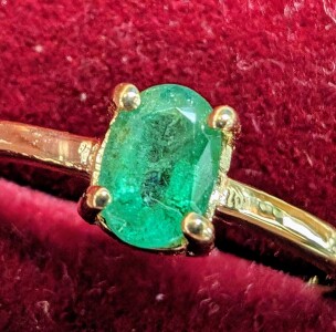 $1800 10K 1.5G Emerald 0.5Ct Ring
