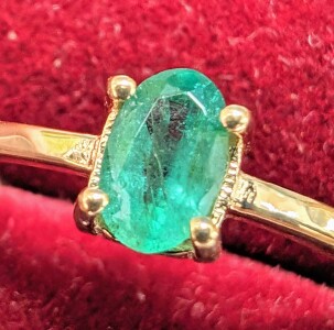 $1800 14K 1.5G Emerald 0.5Ct Ring ( SIZE 7 )