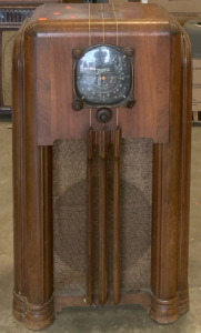 Zenith Radio Model: N614329 24&rdquo;x16&rdquo;x42&rdquo;