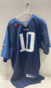 (1) Titans Vince Young #10 Size 52 Jersey