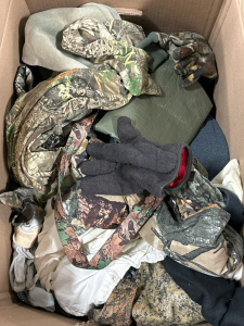 (1) Big Box Of Hunting/Winter Men&rsquo;s Clothes (L-XL) (1) Bug Tote of Hunting/Winter Men&rsquo;s Clothes (L-XL)