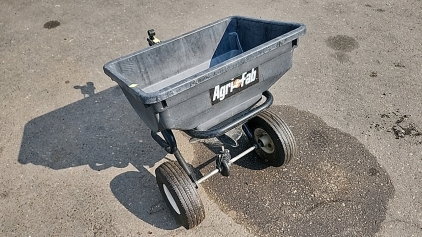 AgriFab Fertilizer Towable Feeder