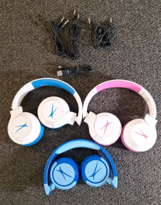 (3) ALTEC LANSING KID SAFE NOISE CANCELING WIRED OR WIRELESS HEADPHONES, W/ (1) CHARGING CABLE & (3) AUDIO PATCH CABLES