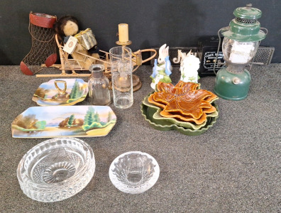 (2) HEAVY CRYSTAL ASHTRAYS, (6) DECORATIVE PLATES (1) VINTAGE DESK LAMP & MORE