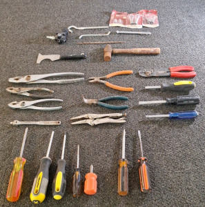 COLLECTION OF ASSORTED HAND TOOLS