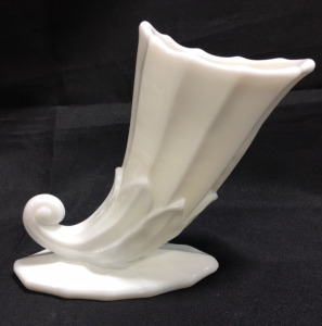 1930s Westmoreland Milk Glass Lotus Cornucopia Horn Of Pleanty