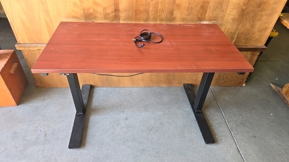 (1) Adjustable Desk