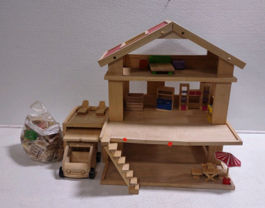 Wooden Dream Play House w/ All Accessories!