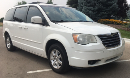 2008 CHRYSLER TOWN & COUNTRY - 3RD ROW SEATING - TINTED WINDOWS!