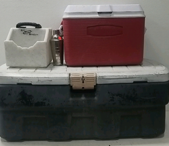 Rubbermaid Cooler and Toolbox, w/ Rough Tough Kennel Water feeder, Drink Shaker